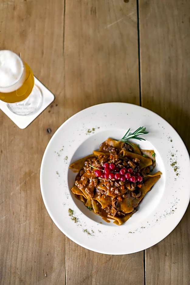 KRONE eat drink stay