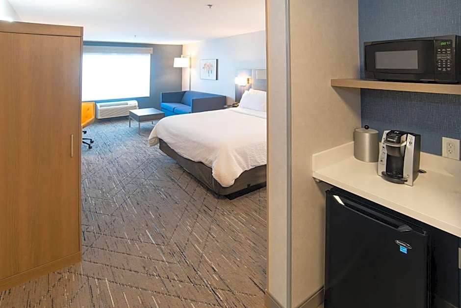 Holiday Inn Express And Suites Moose Jaw By IHG