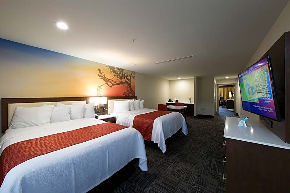 Foto 1 von 7 von 1 Bedroom 1 King Bed and 2 Queen Beds Suite