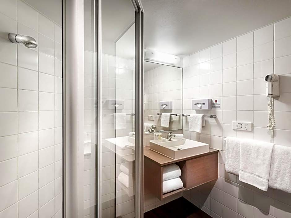 ibis Melbourne Hotel and Apartments