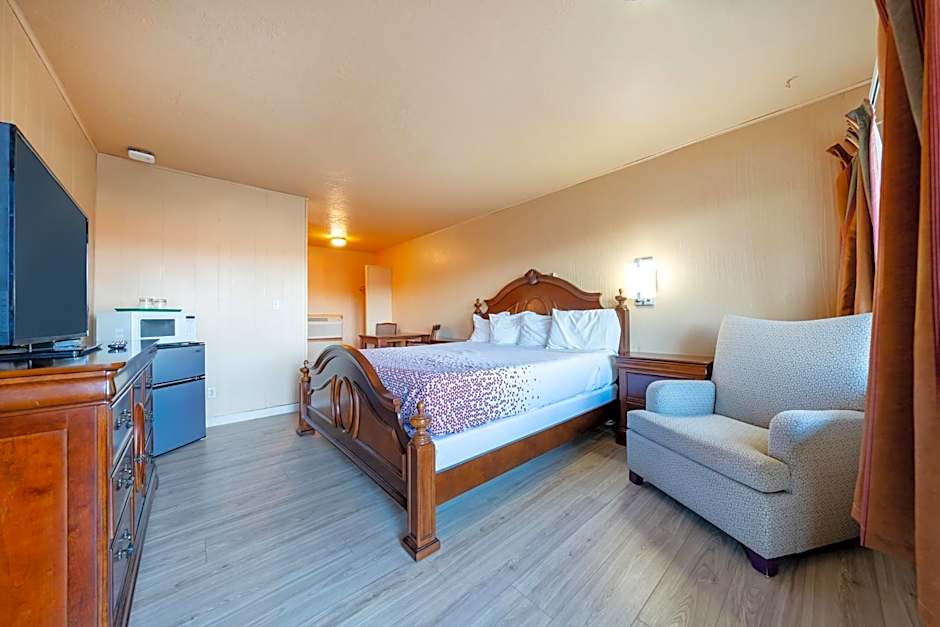 Photo 1 of 9 of King Bed with Kitchenette Non-Smoking