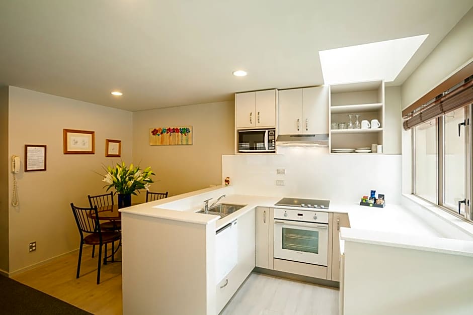 Cranbury Court Apartments