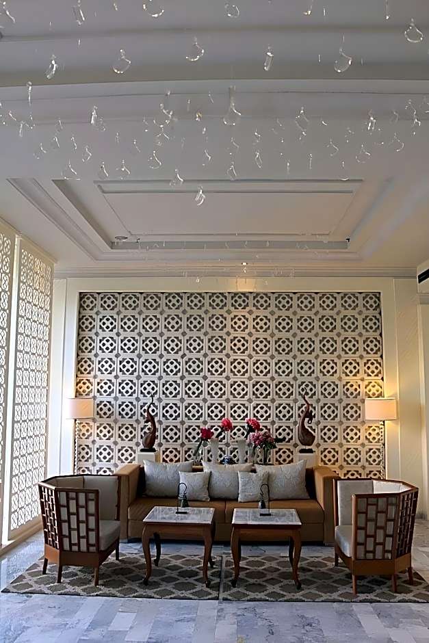 PLOY PALACE MUKDAHAN