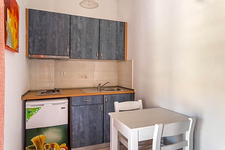 Lefkis apartments & studios