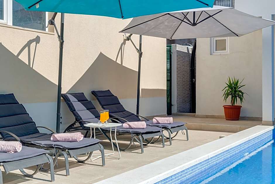 Apartment Renata + PRIVATE swimming pool in SPLIT