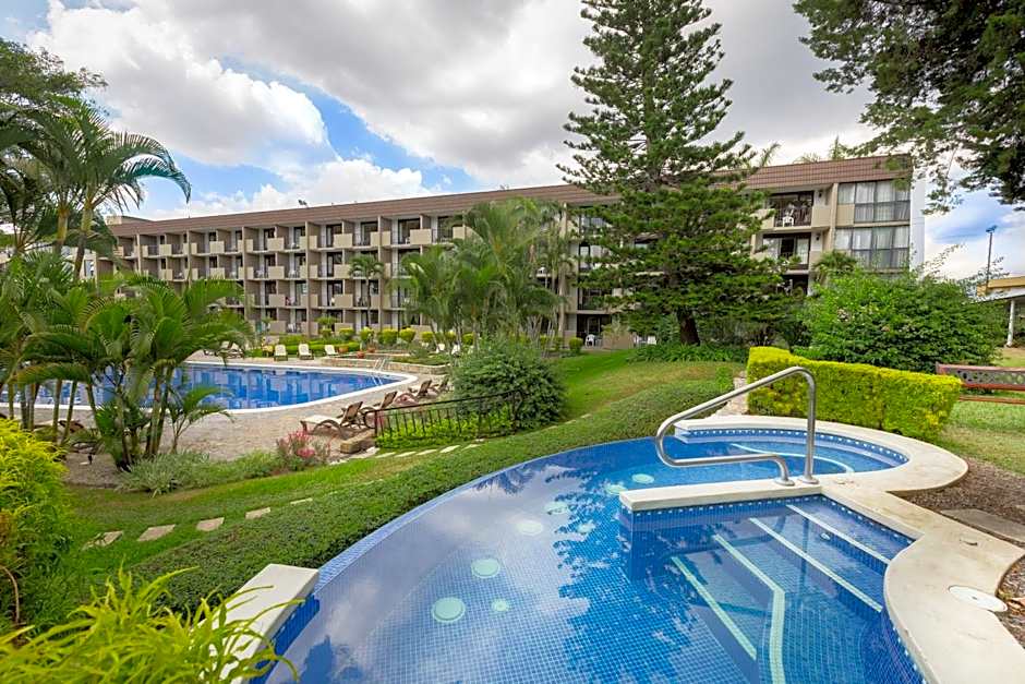 Irazu Hotel & Studios