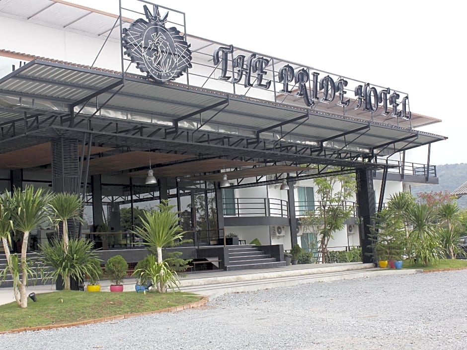 The Pride Hotel At Laemsing