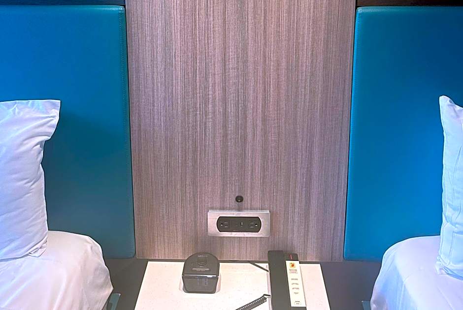 Super 8 by Wyndham Oceanside Downtown