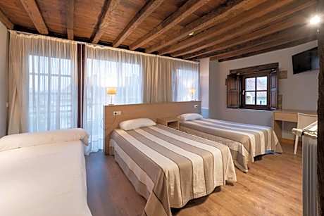 Triple Room with Bath