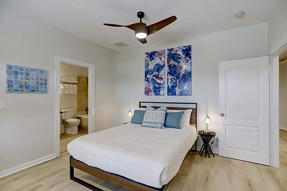 Newly Renovated Waterfront Condo With Sunset Views