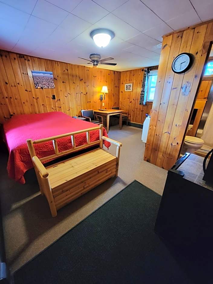 Two Rivers Motel and Cabins of Kenton, MI