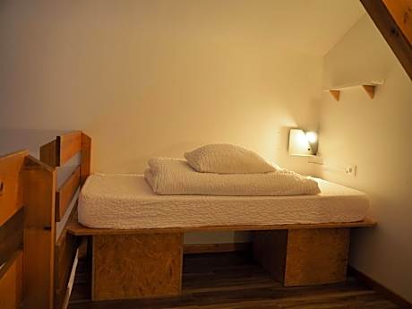 6-Bed Room with Shower