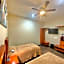 La Lola Hotel & Suites