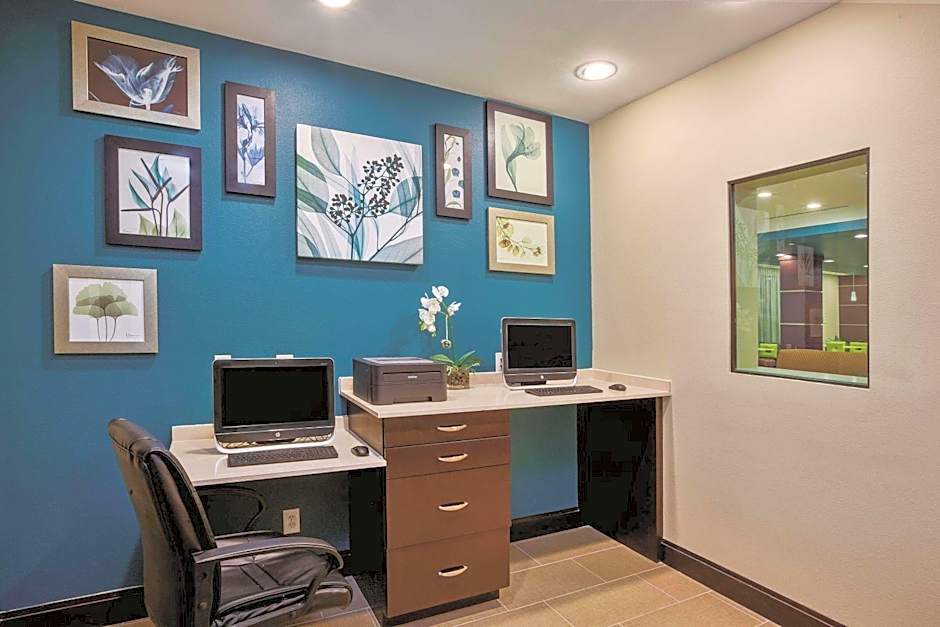 La Quinta Inn & Suites by Wyndham Cotulla