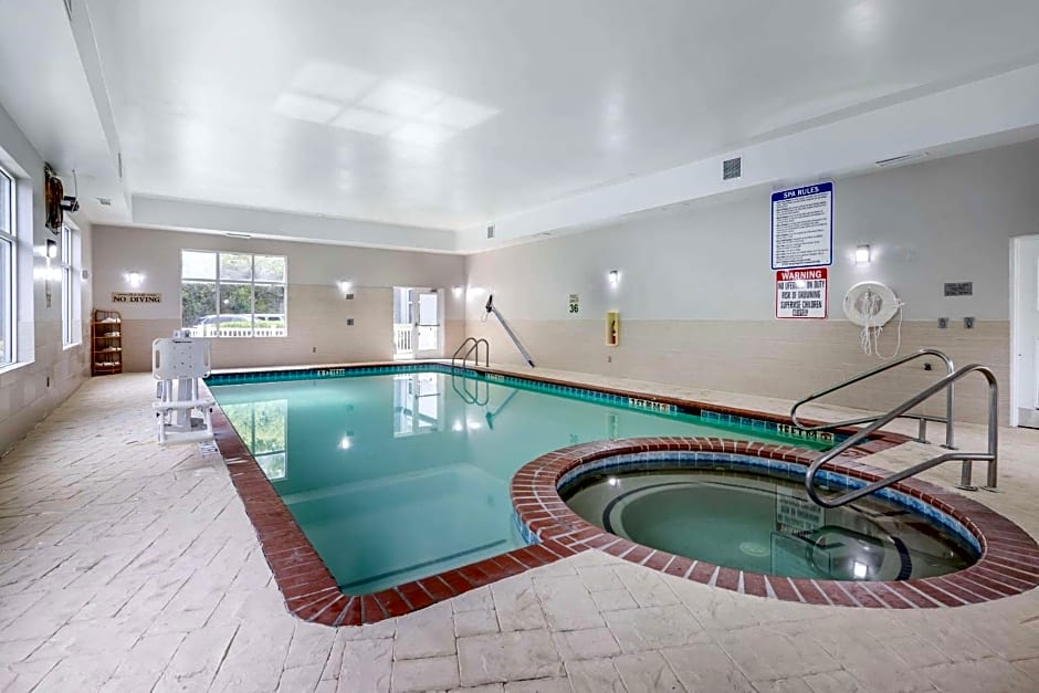 Country Inn & Suites by Radisson, Savannah Airport, GA