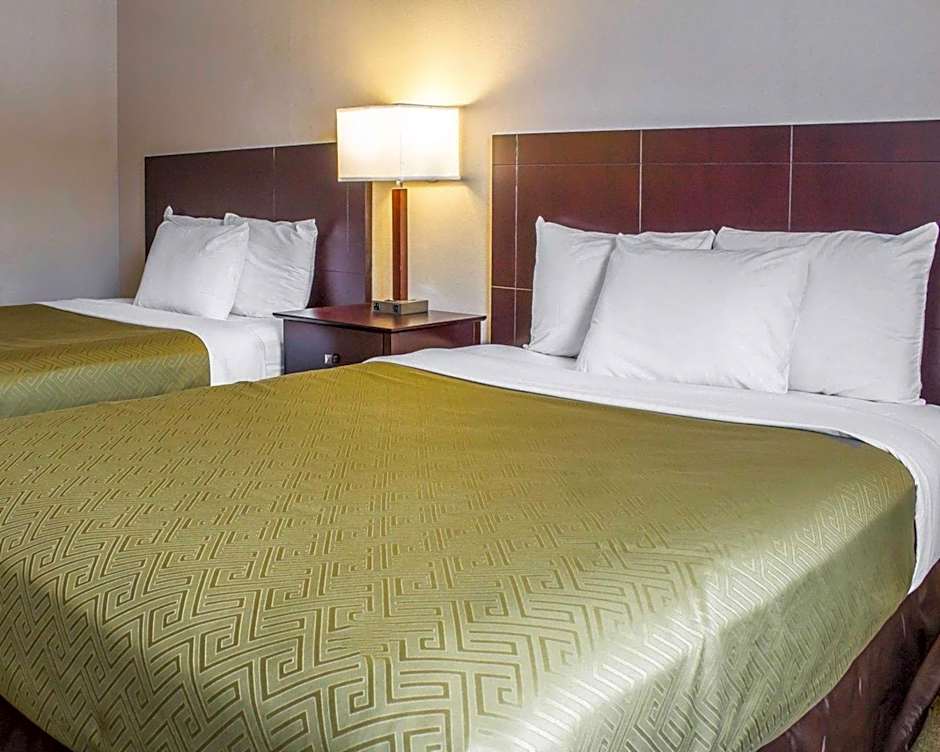 Econo Lodge Ames – Ames, IA