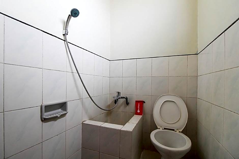 RedDoorz near Sarangan Lake