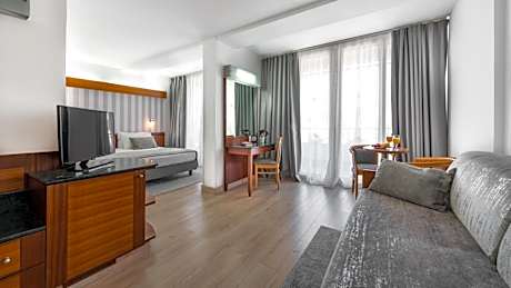 Superior Room with Balcony and Sea View