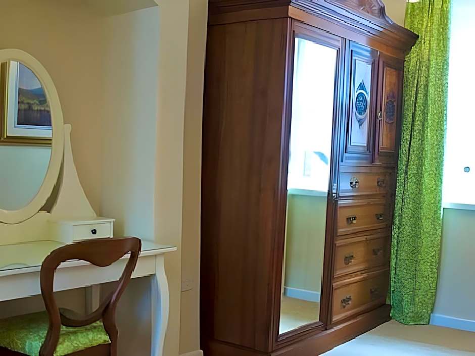 Ashbury Bed & Breakfast