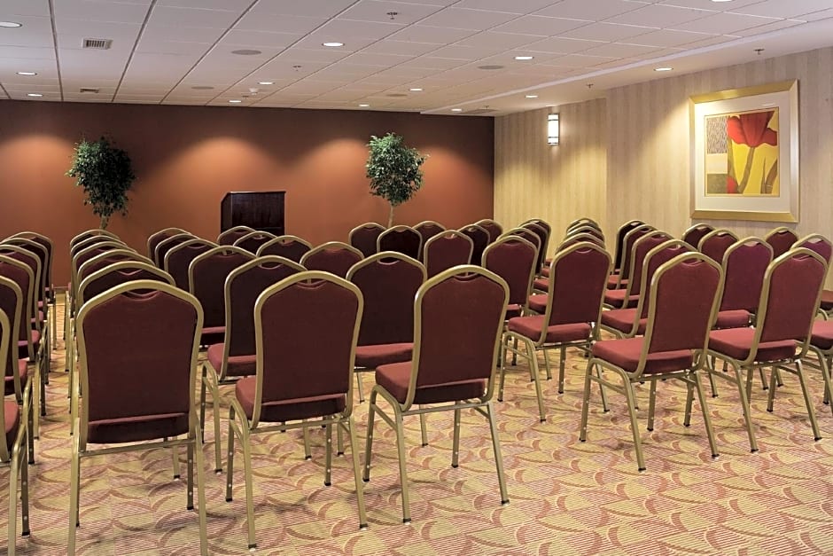 Holiday Inn Express & Suites Charlottesville - Ruckersville, an IHG Hotel