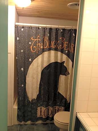 Family Cottage (1 queen, 3 twin, 1 cot)