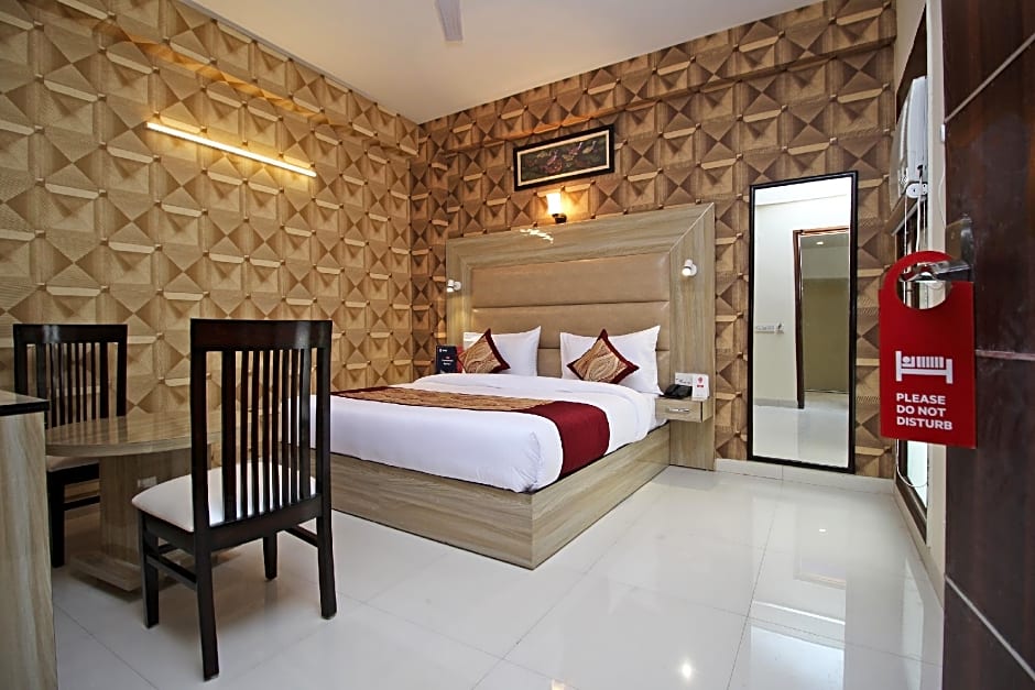 OYO 9146 Hotel Grand Sweet