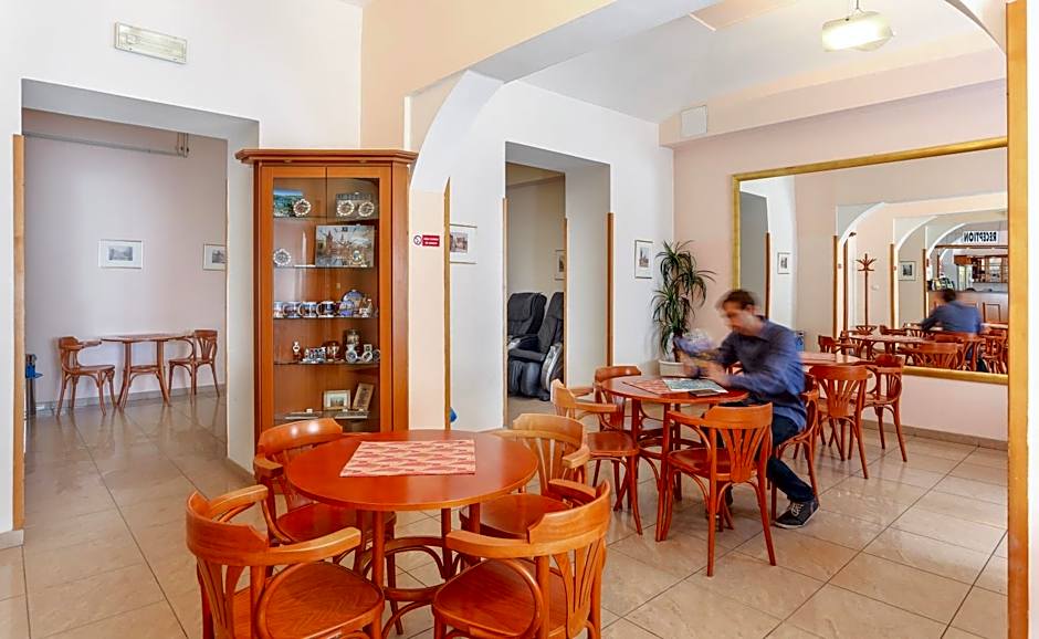 Hotel City Club – Prague, NY