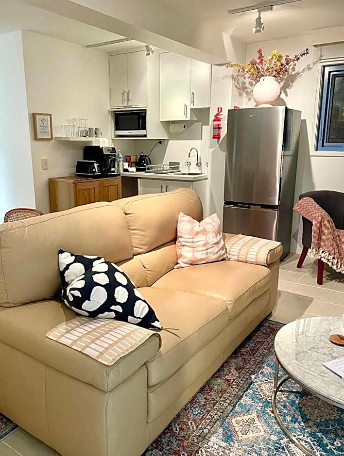 Edge17 Waterfront Apartment, plus Cottage with Garden View - Port Fairy