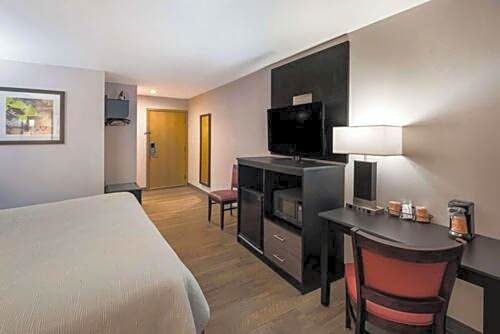 Quality Inn & Suites Cincinnati I-275