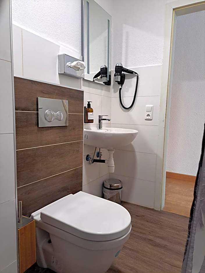 Arthotel Ambassador Wiesbaden - FREE PARKING