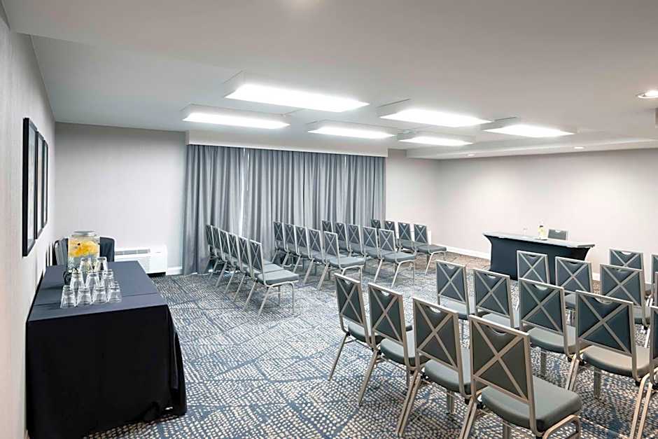DoubleTree By Hilton Hotel And Conference Center Chicago North Shore
