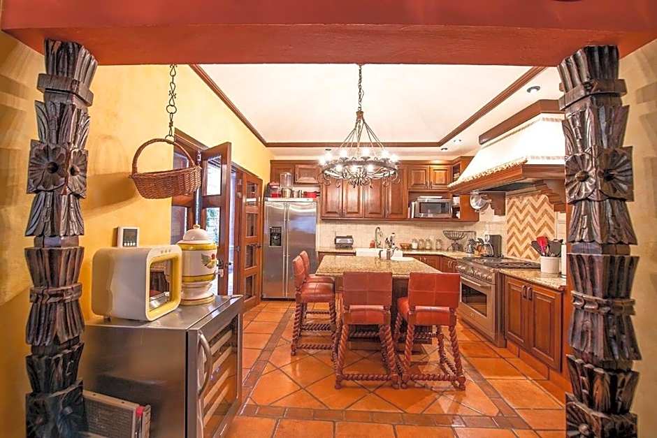 Exclusive Luxury Guest Center House