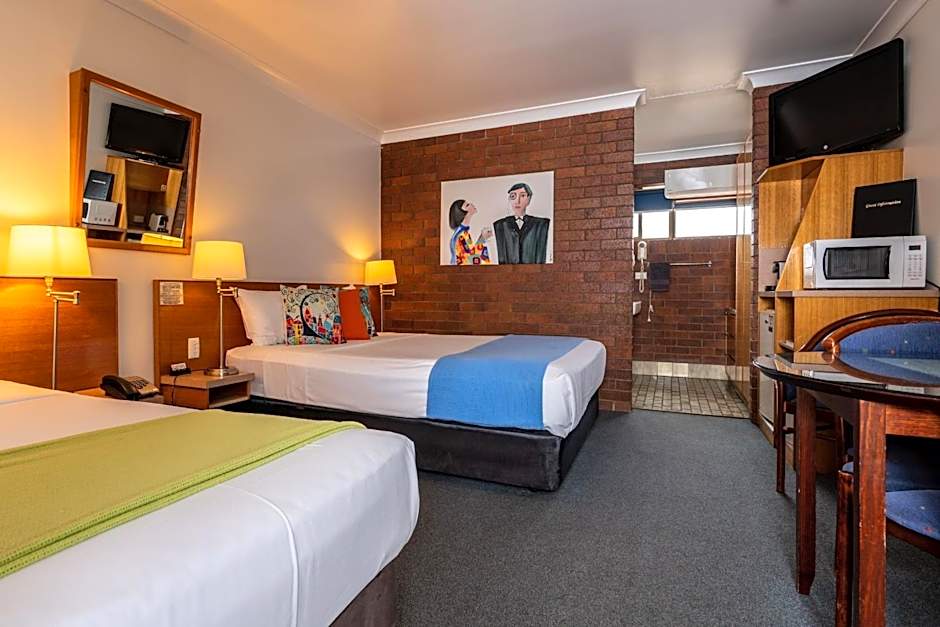 Country Pathfinder Motor Inn
