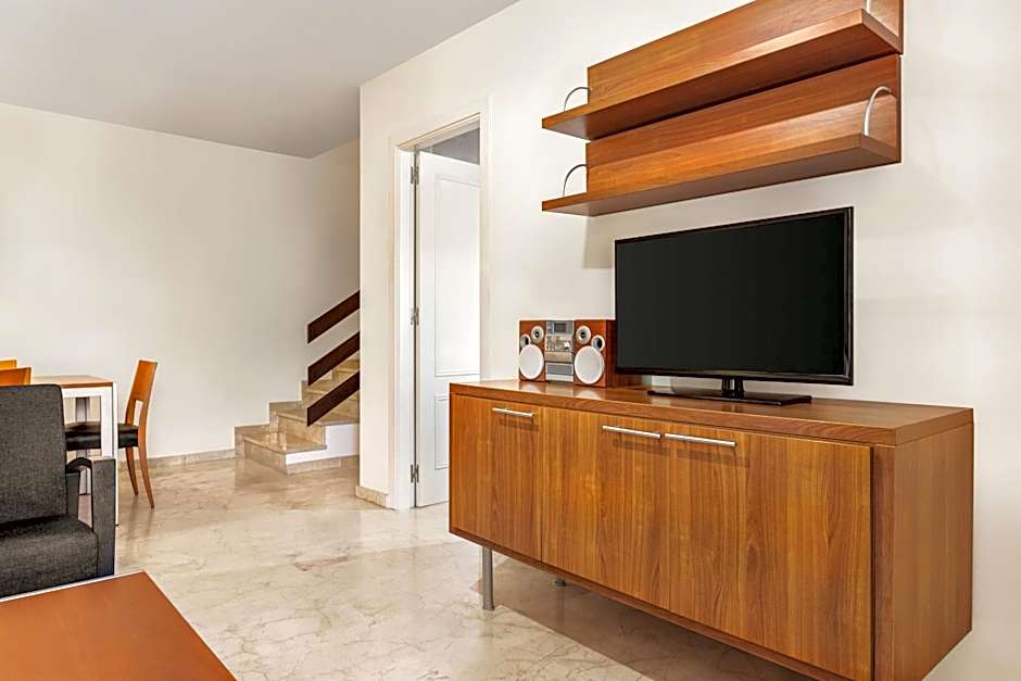 Ramada Hotel & Suites by Wyndham Costa del Sol Fuengirola