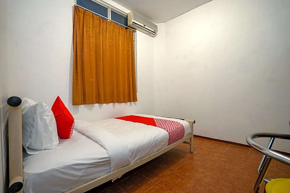 OYO 1844 Bravo Residence