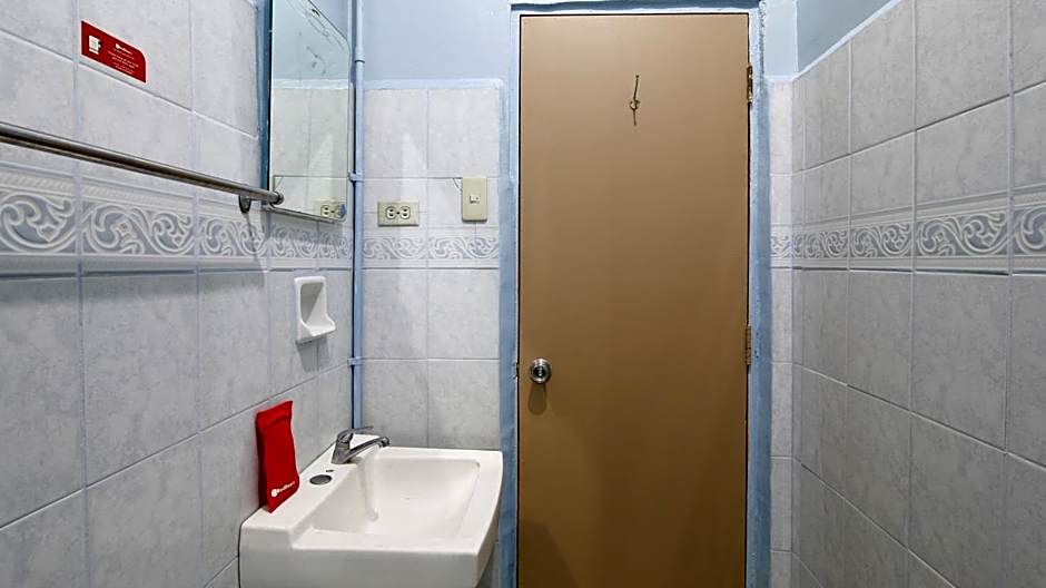 RedDoorz Hostel @ Baguio Tourist Cabin