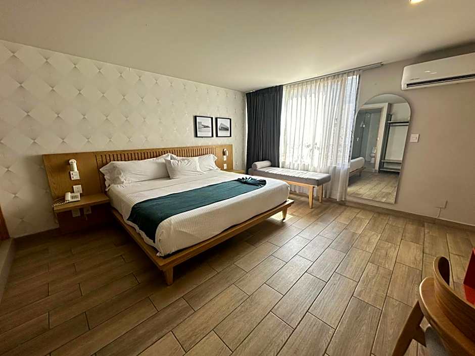 Oliva Plaza Hotel