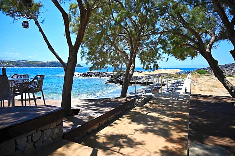 Kavos Hotel & Suites