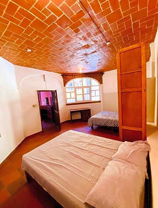 Residencia estilo Californiana Jardín de los Soles