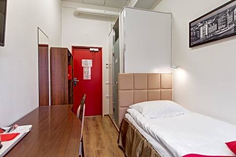 Single Room with Private Toilet and SHARED Shower