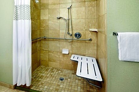 2 Queens Mobility/hearing Access Ri Shwr Ns Vis Firealrm/door/phn Alrt Hdtv/free Wi-fi/ Hot Breakfas