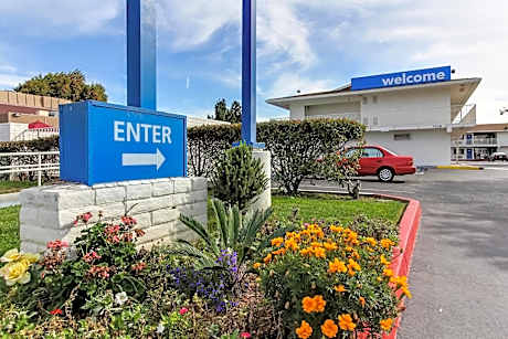 Super 8 by Wyndham Santa Clara