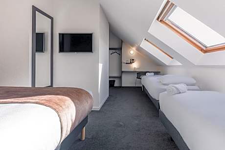 Quadruple Room with One Double Bed and Two Single Beds
