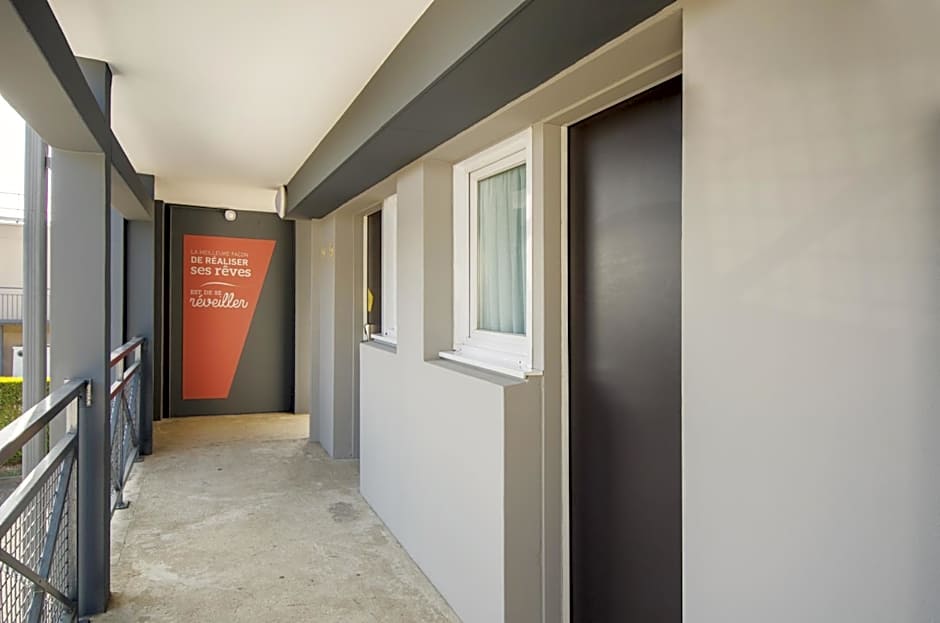 B&B HOTEL CHARTRES Le Forum