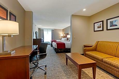 Queen Suite with Two Queen Beds - Non-Smoking/SofaBed