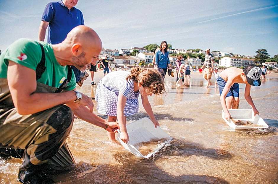 Harbour Stays - The Marine Centre, Saundersfoot Harbour, SA69 9HE