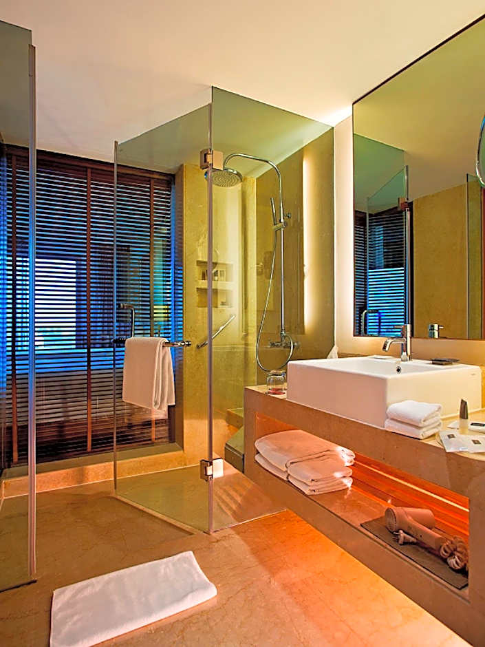 Courtyard by Marriott Gurugram Downtown