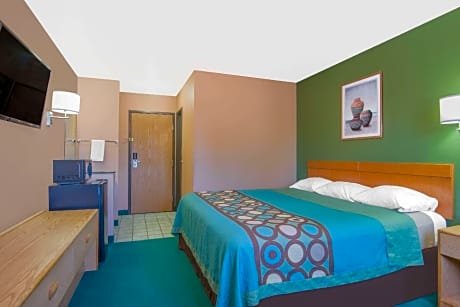 1 King Bed Non-Smoking
