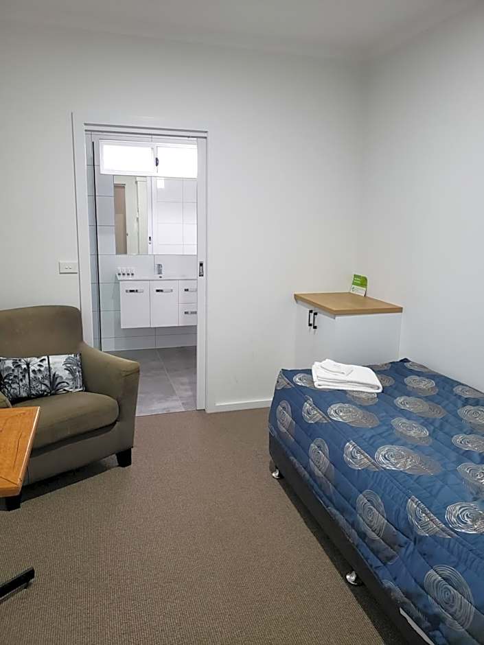 Foto 1 von 2 von Single Room with Bathroom