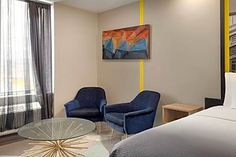 1 King Bed Suite Non-Smoking